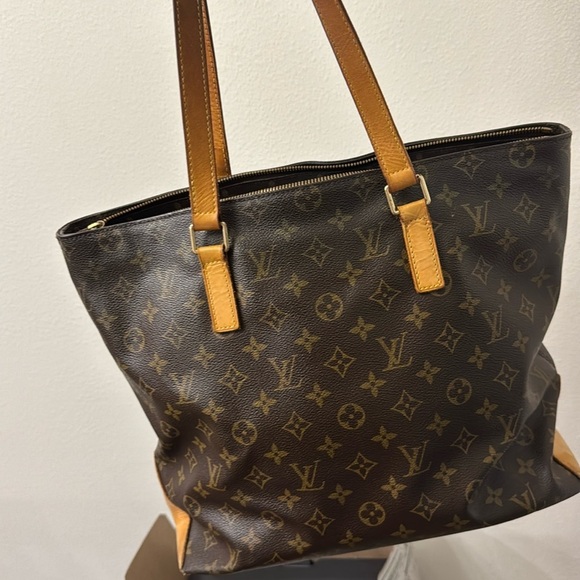 Louis Vuitton Handbags - Louis Vuitton Authentic Cabas Mezzo tote